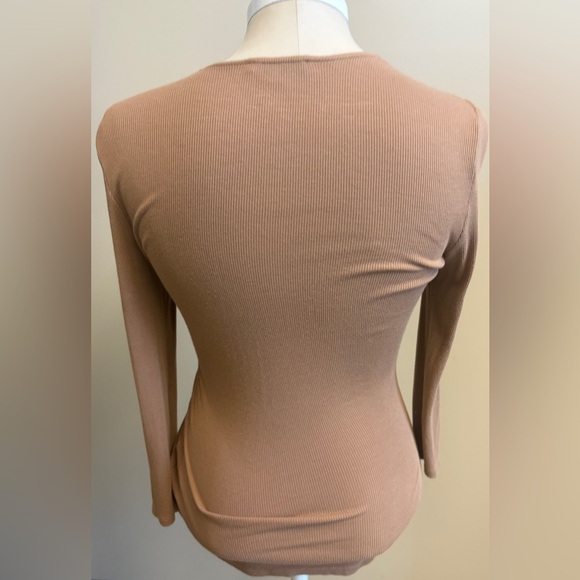 INC International Concepts Tan Fitted Vneck long sleeve women's Blouse Medium - Picture 4 of 10